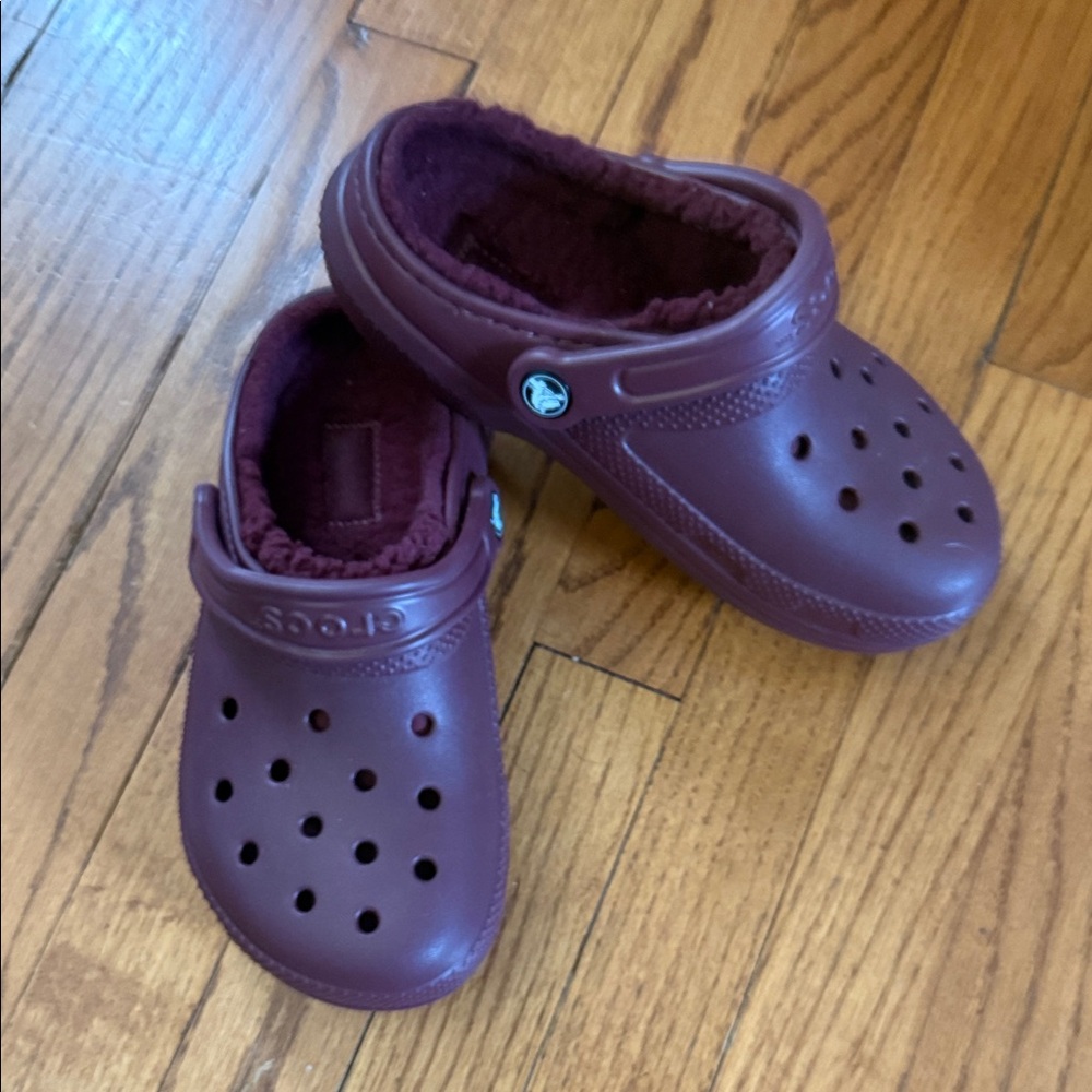 NWOT Women’s Crocs Crafted Clog in Maroon Size 5